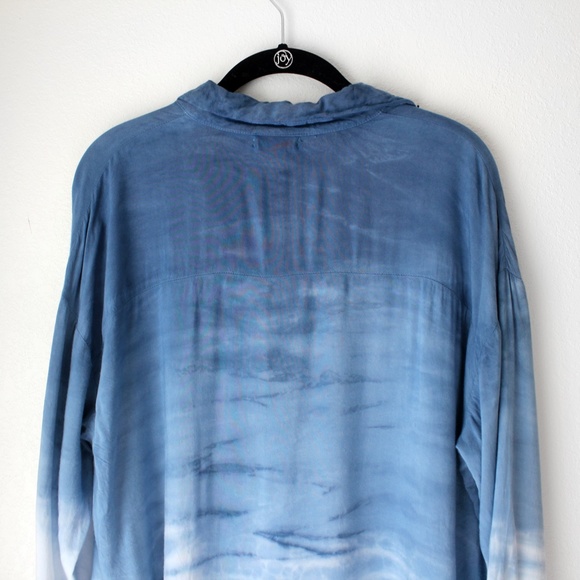 ✨UO - Blue Bridgette Dip-dye Popover Shirt ✨ - Picture 7 of 8